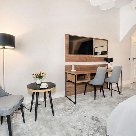 Vinfort Aparthotel Краков Экстерьер фото
