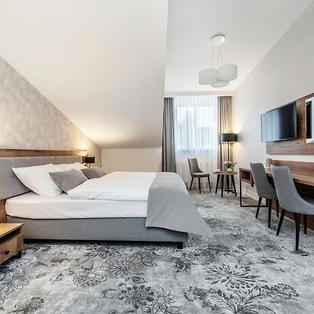 Vinfort Aparthotel Краков Экстерьер фото