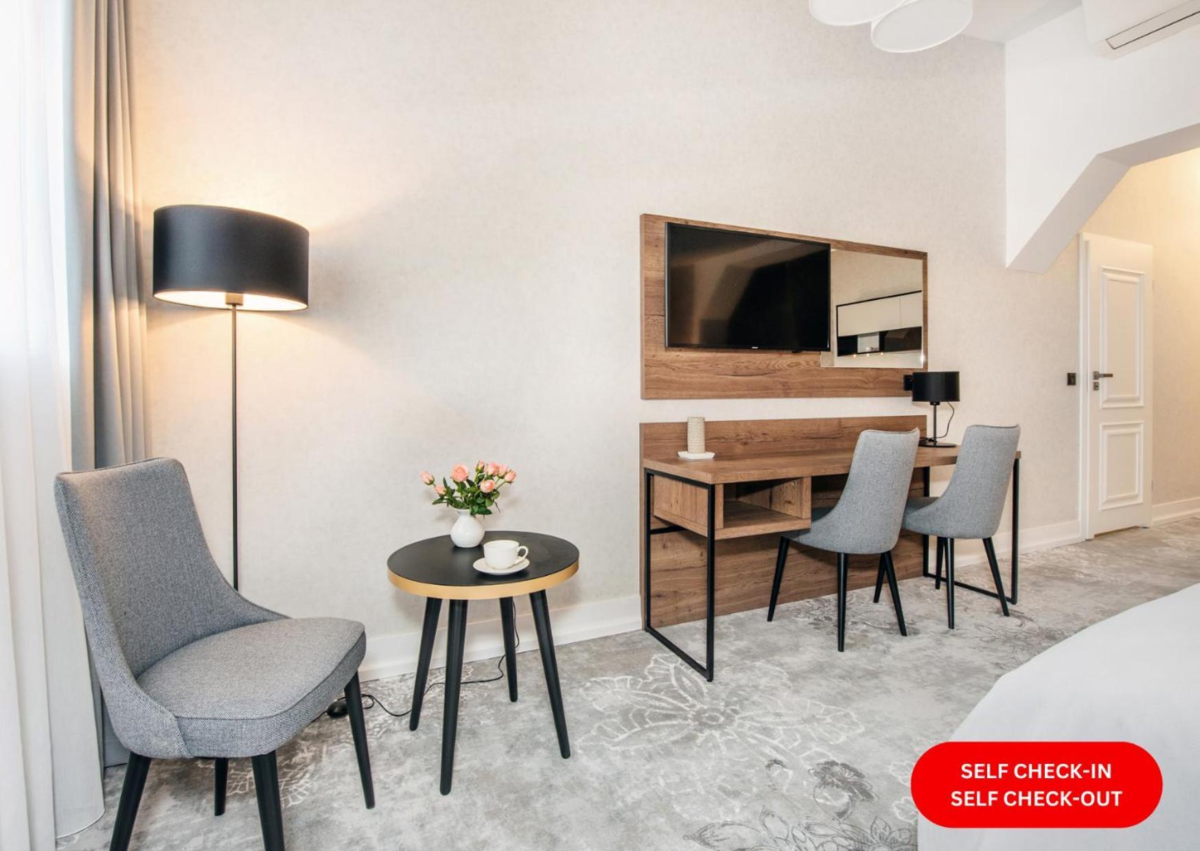 Vinfort Aparthotel Краков Экстерьер фото