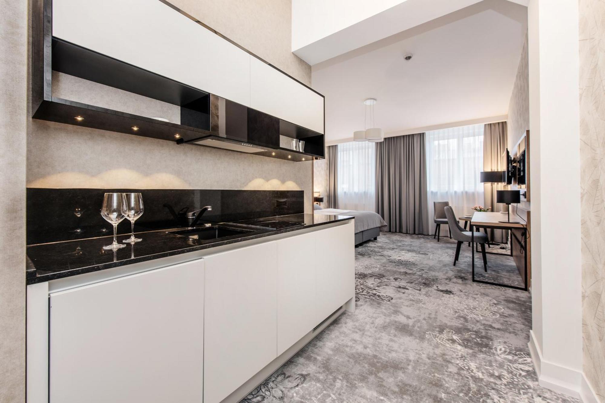 Vinfort Aparthotel Краков Экстерьер фото