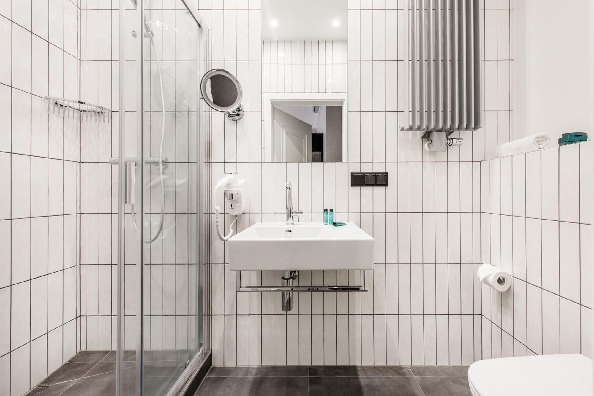 Vinfort Aparthotel Краков Экстерьер фото