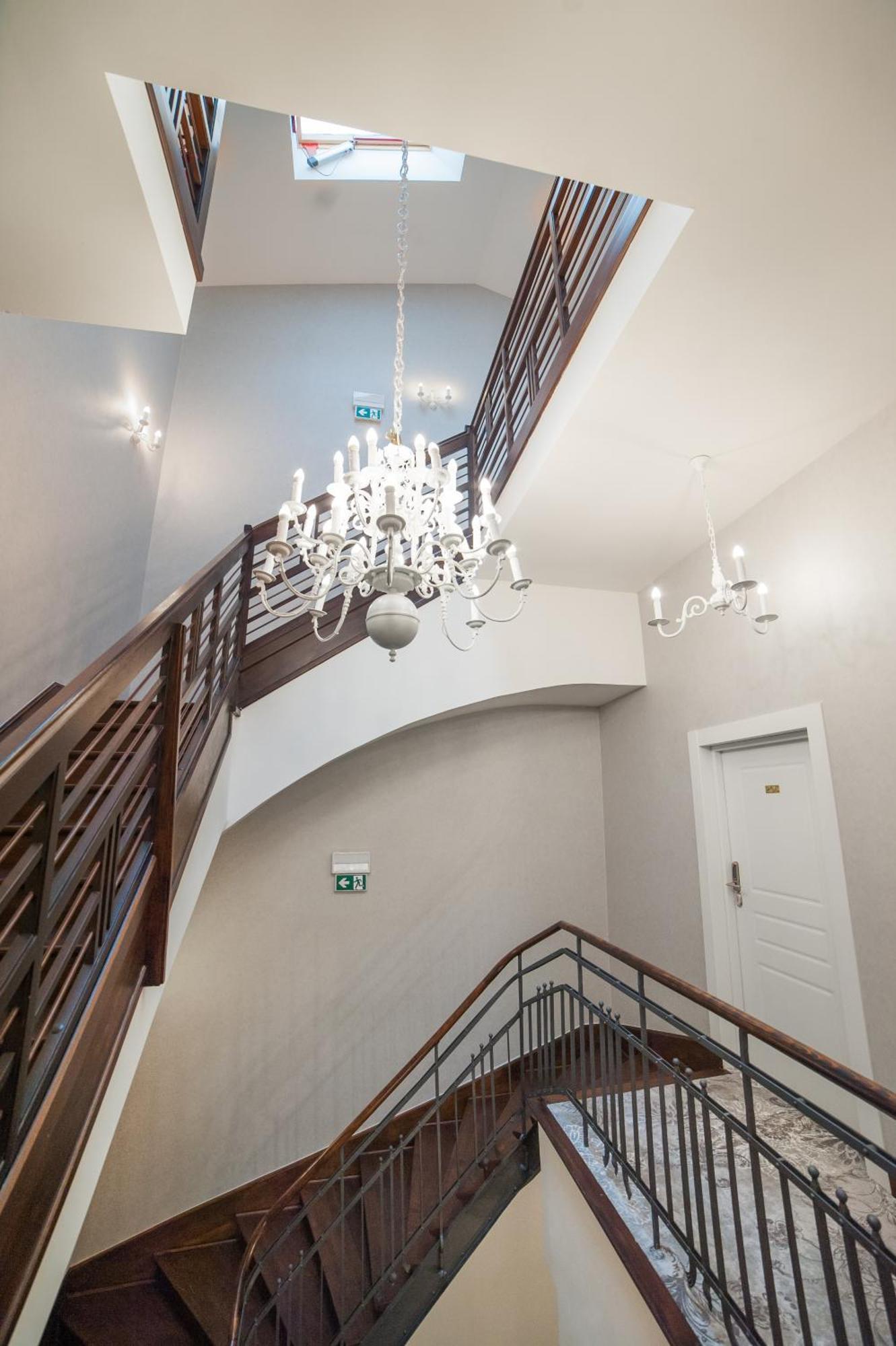 Vinfort Aparthotel Краков Экстерьер фото
