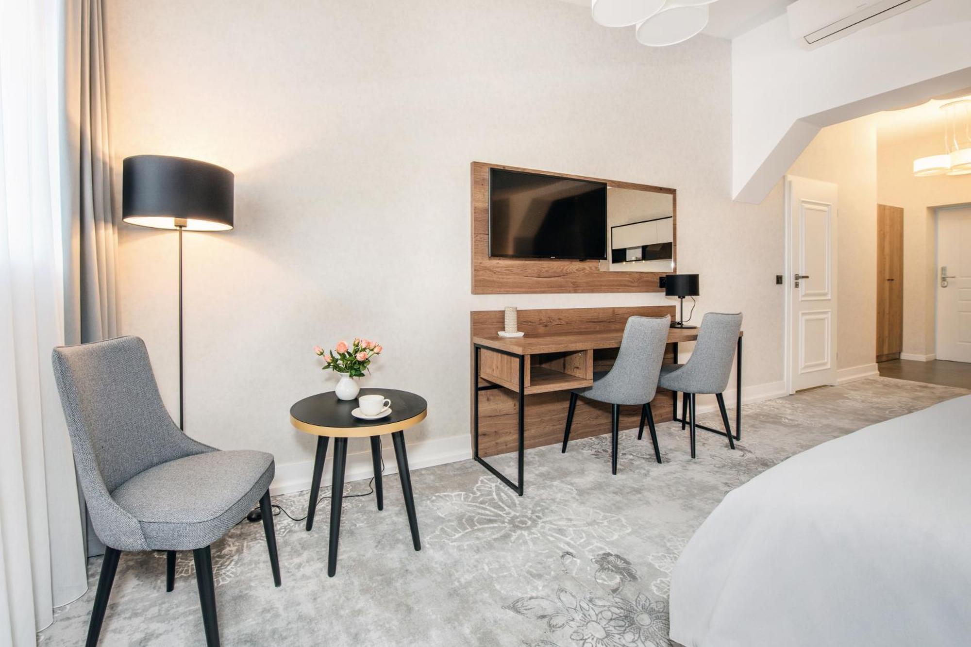 Vinfort Aparthotel Краков Экстерьер фото