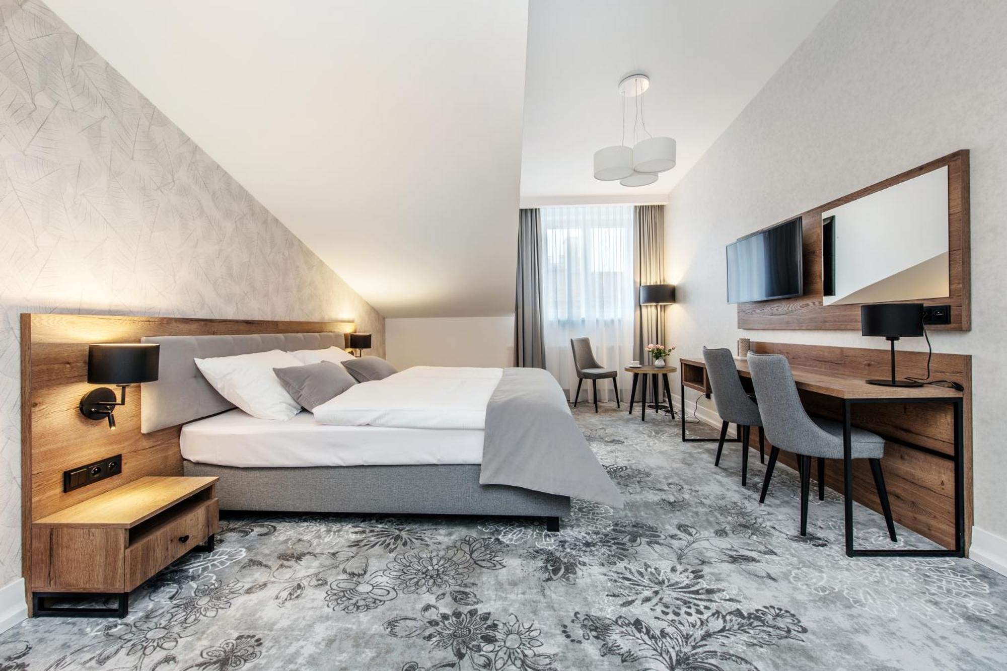 Vinfort Aparthotel Краков Экстерьер фото