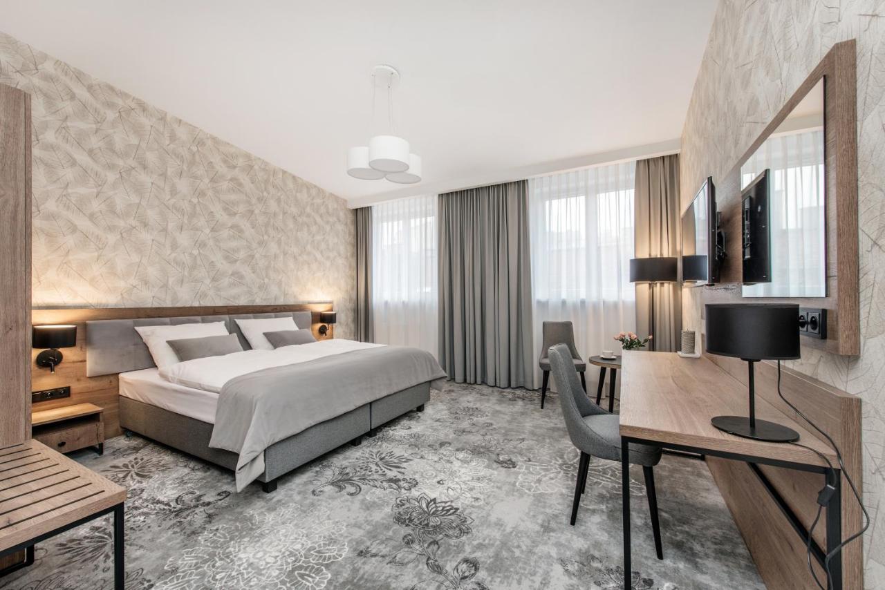 Vinfort Aparthotel Краков Экстерьер фото