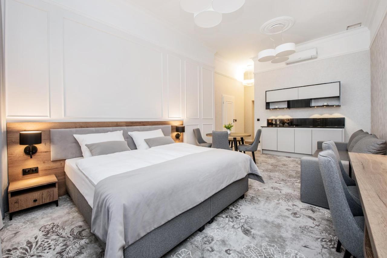 Vinfort Aparthotel Краков Экстерьер фото