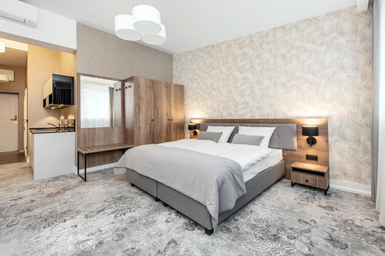 Vinfort Aparthotel Краков Экстерьер фото
